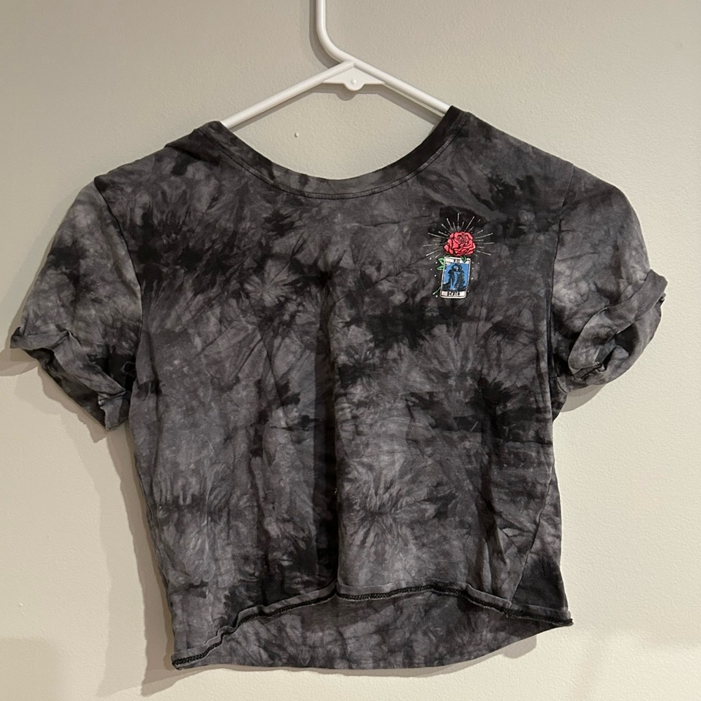 rose short sleeve cropped top